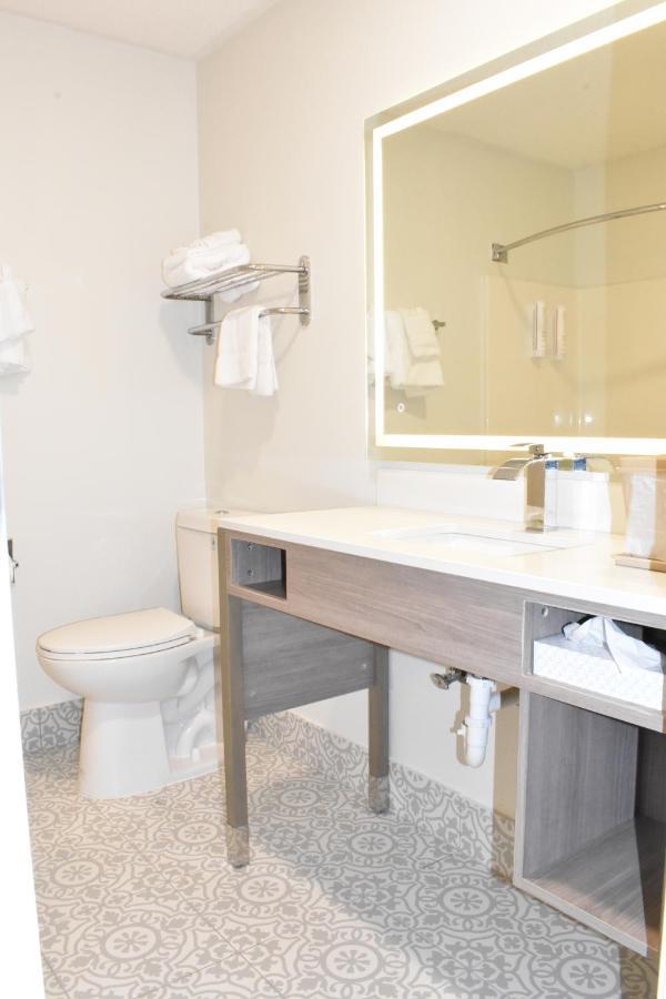King Room Tub Disability Access or Non Smoking or Interior Corridor,1404148505:JPEG